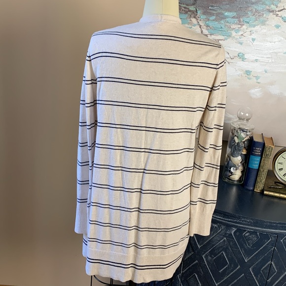 Gap Women’s Cream& Navy Striped Cardigan Size Medium - Picture 4 of 5